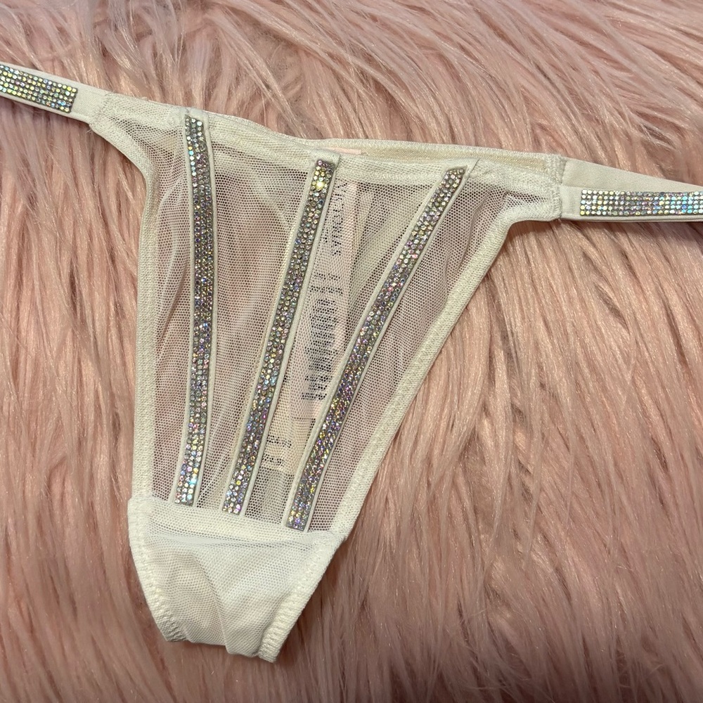 ✨NWT✨ VS RHINESTONE THONG